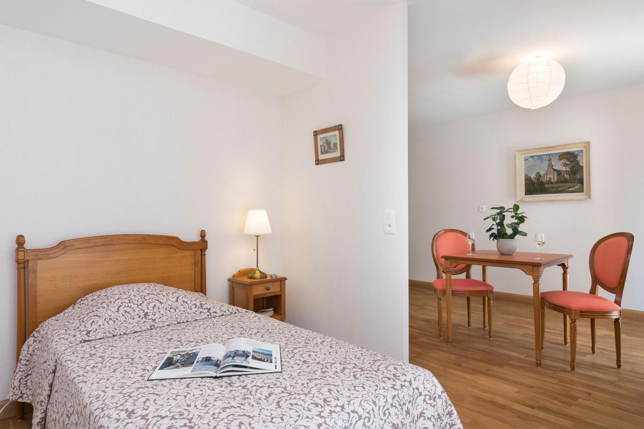 Medicis Home Dijon Les Petites Roches Exterior foto
